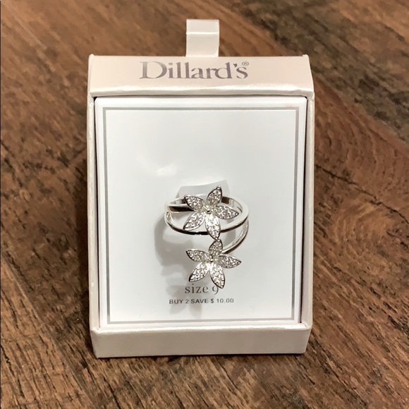Dillard’s flower size 9 ring - Picture 1 of 6